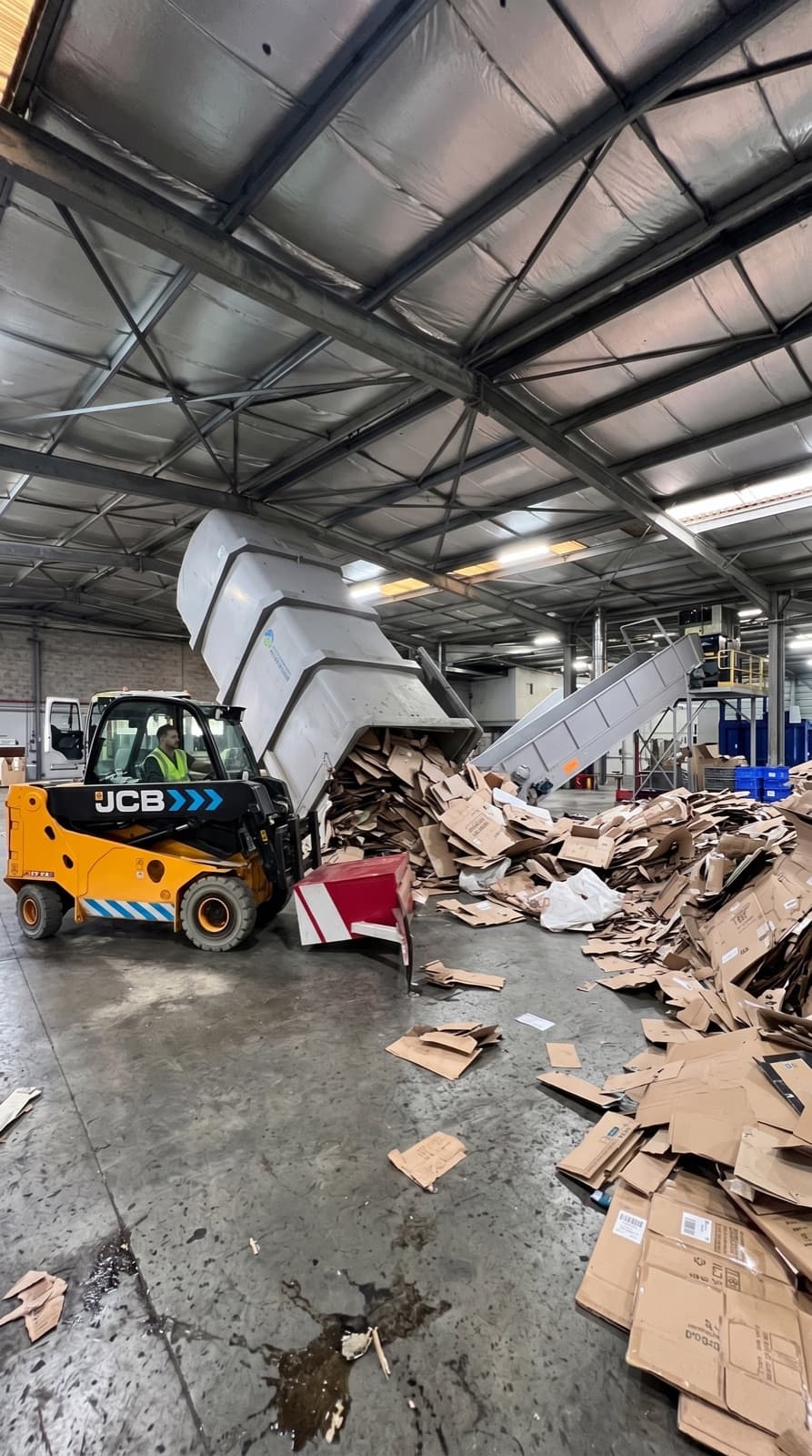 Intervention SOVADIS — chargement de cartons à valoriser